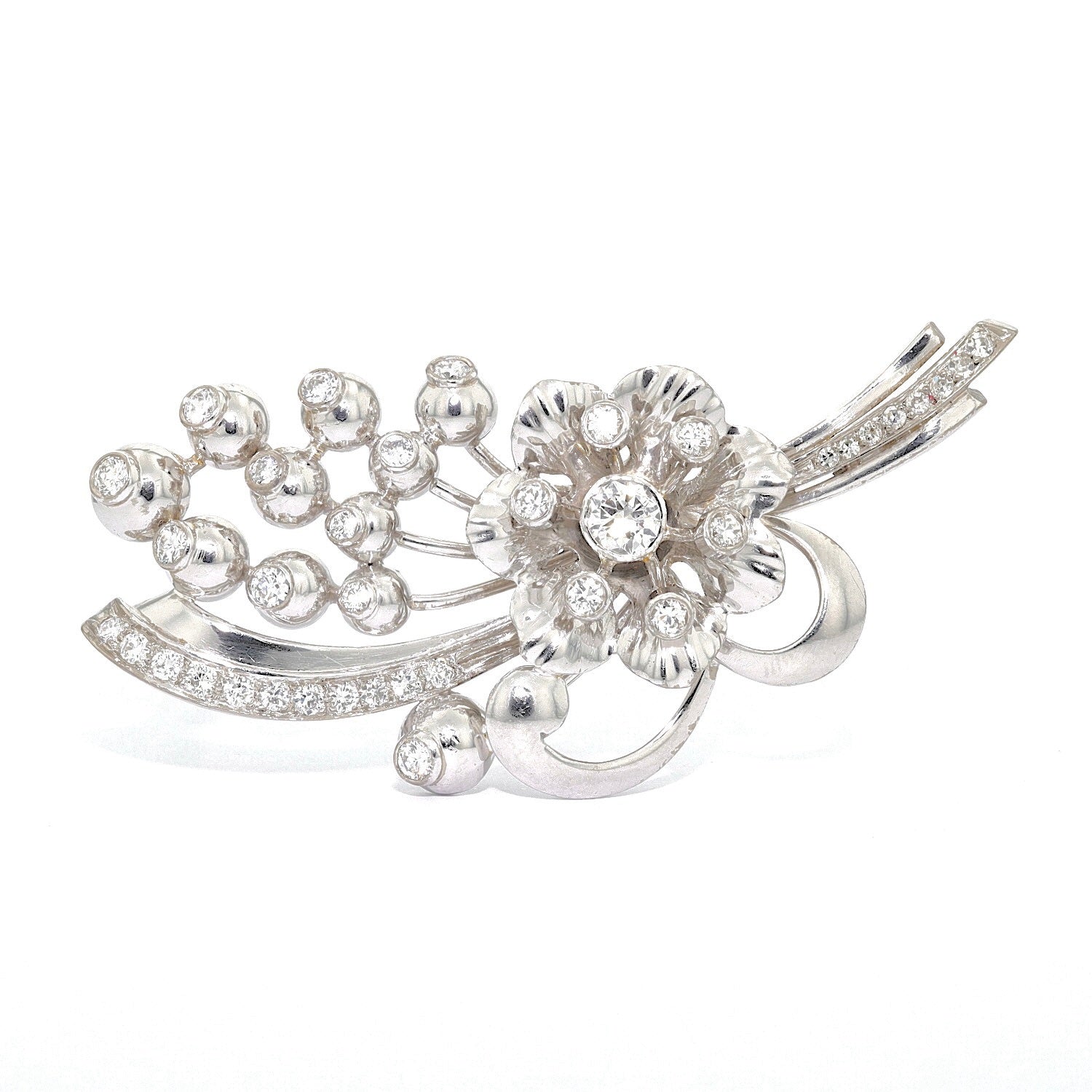 Brosche aus 585er Weißgold mit Brillanten und Diamanten, stehend frontal