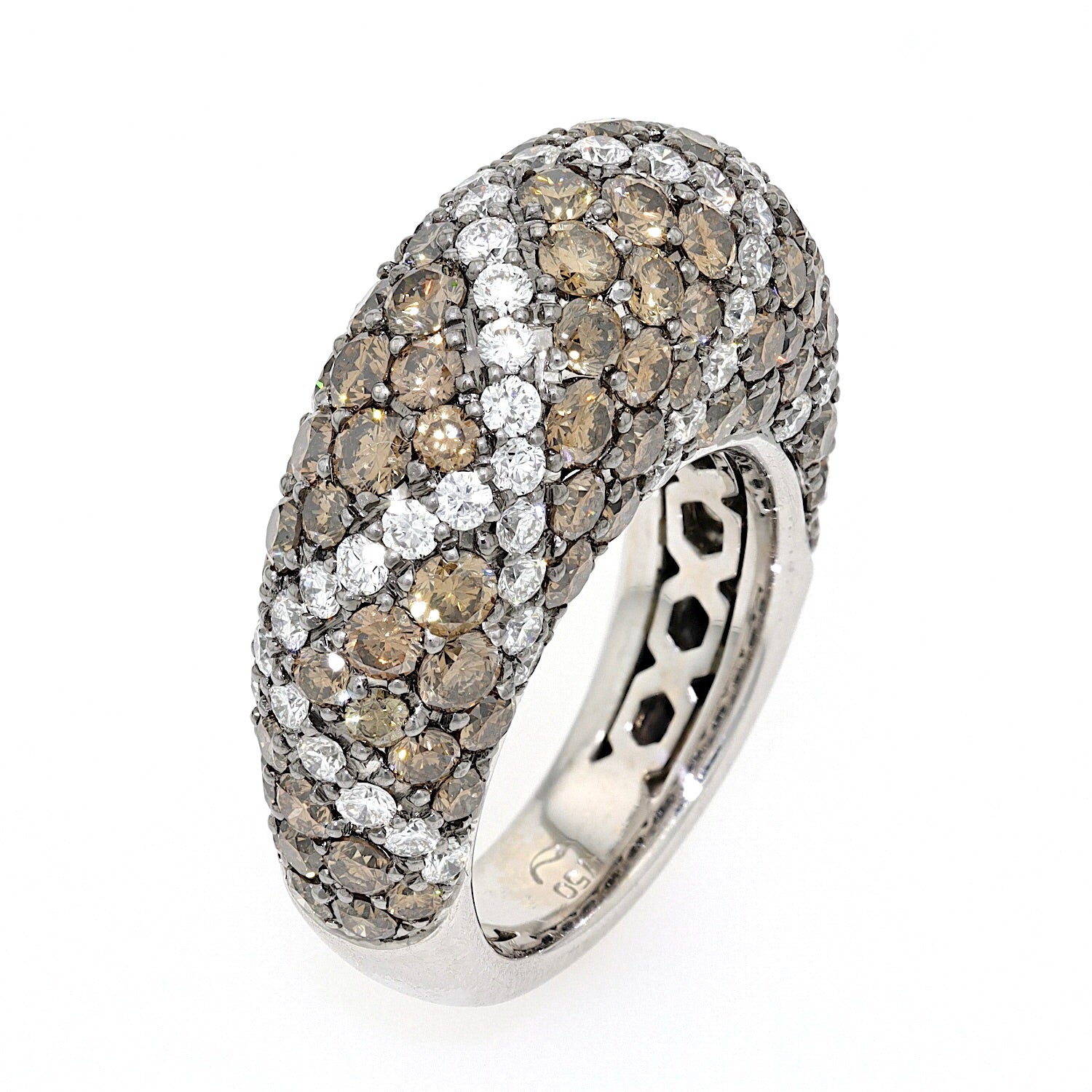 Ring in 750er Weißgold mit weißen und champagnerfarbenen Brillanten, stehend