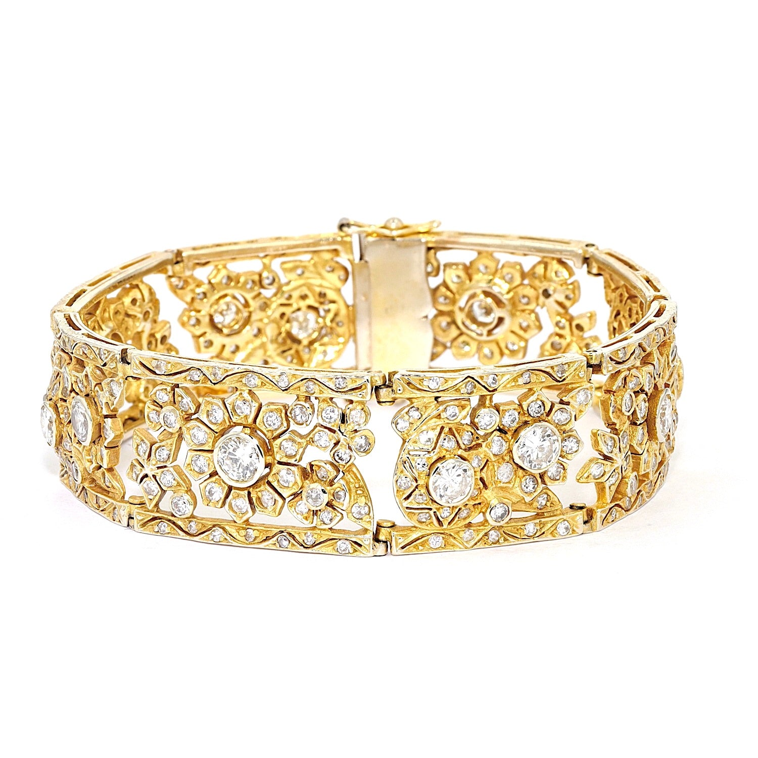 Armband in 585er Gelbgold mit insgesamt ca. 6,2 ct Brillanten und Diamanten, liegend frontal