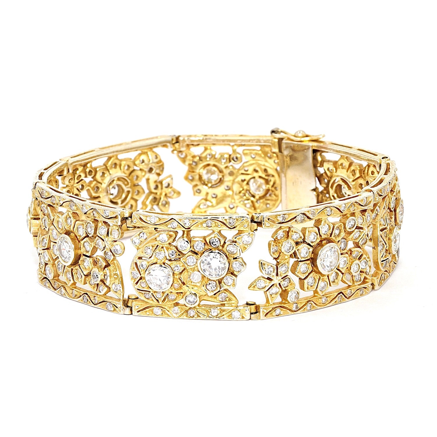 Armband in 585er Gelbgold mit insgesamt ca. 6,2 ct Brillanten und Diamanten, liegend links gedreht