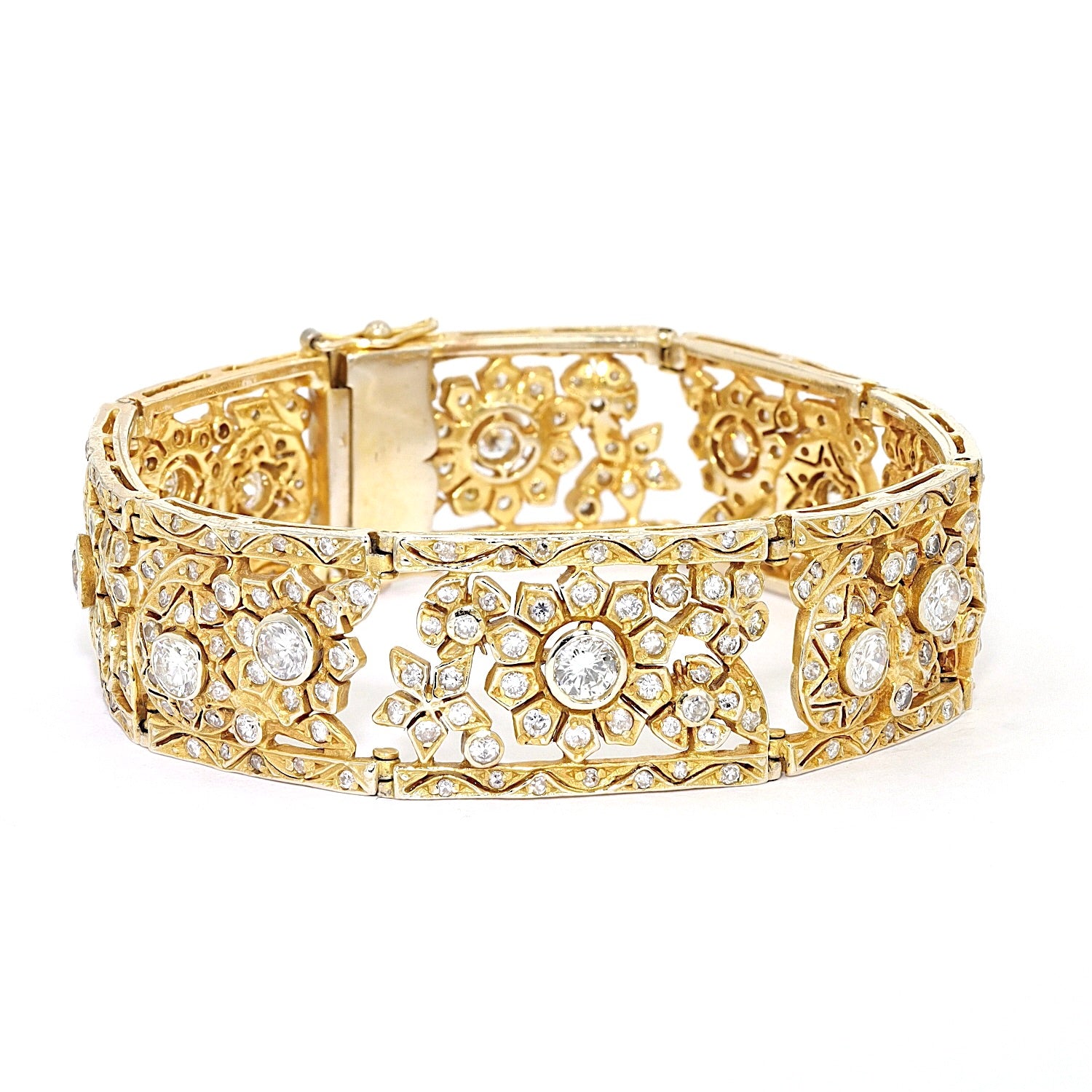 Armband in 585er Gelbgold mit insgesamt ca. 6,2 ct Brillanten und Diamanten, liegend rechts gedreht
