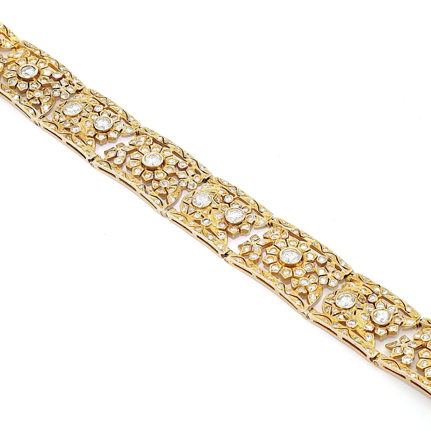 Armband in 585er Gelbgold mit insgesamt ca. 6,2 ct Brillanten und Diamanten, liegend Draufsicht Nahaufnahme