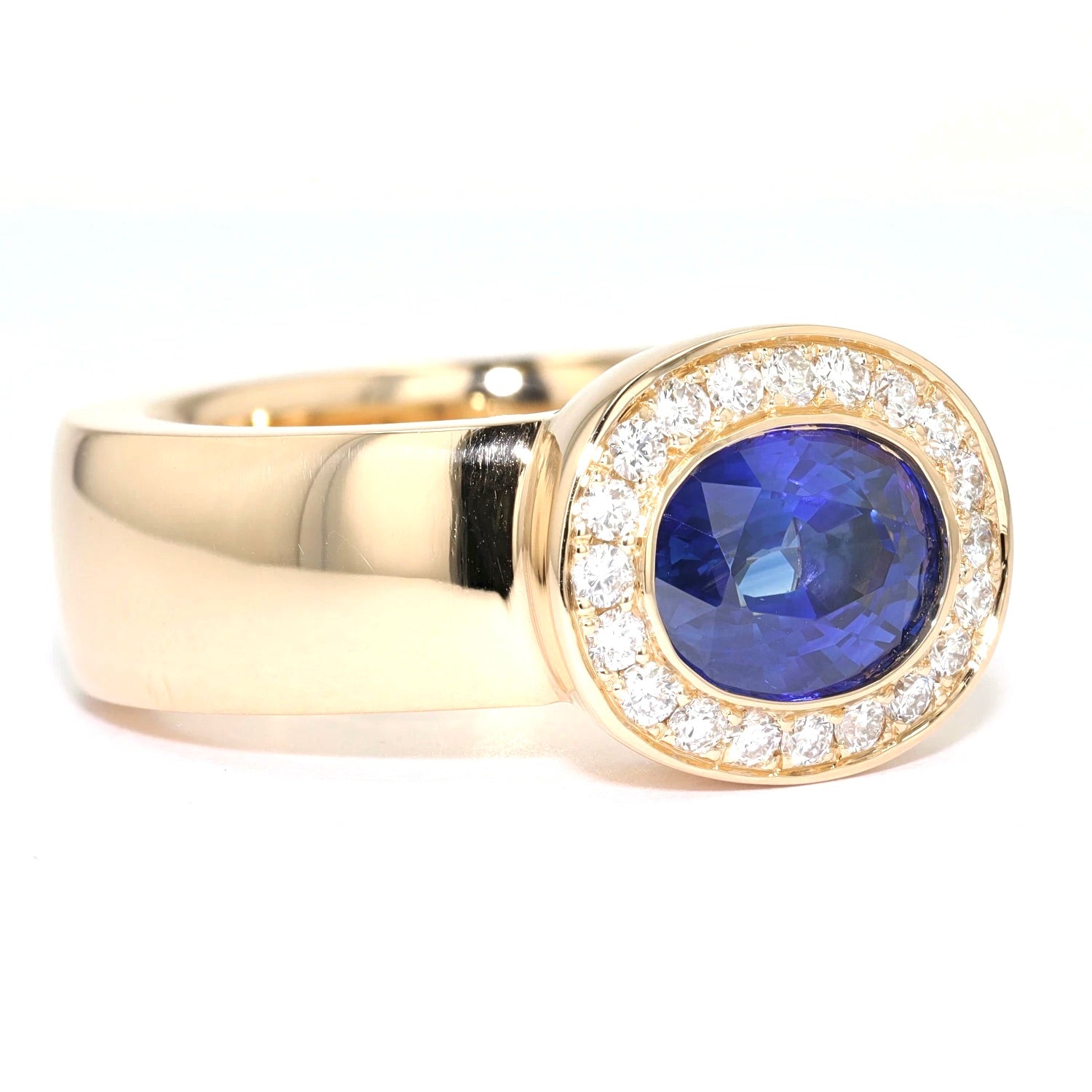 Damenring von Willer in 750er Roségold mit Brillanten und einem Saphir ca. 3,08 ct, liegend rechts gedreht