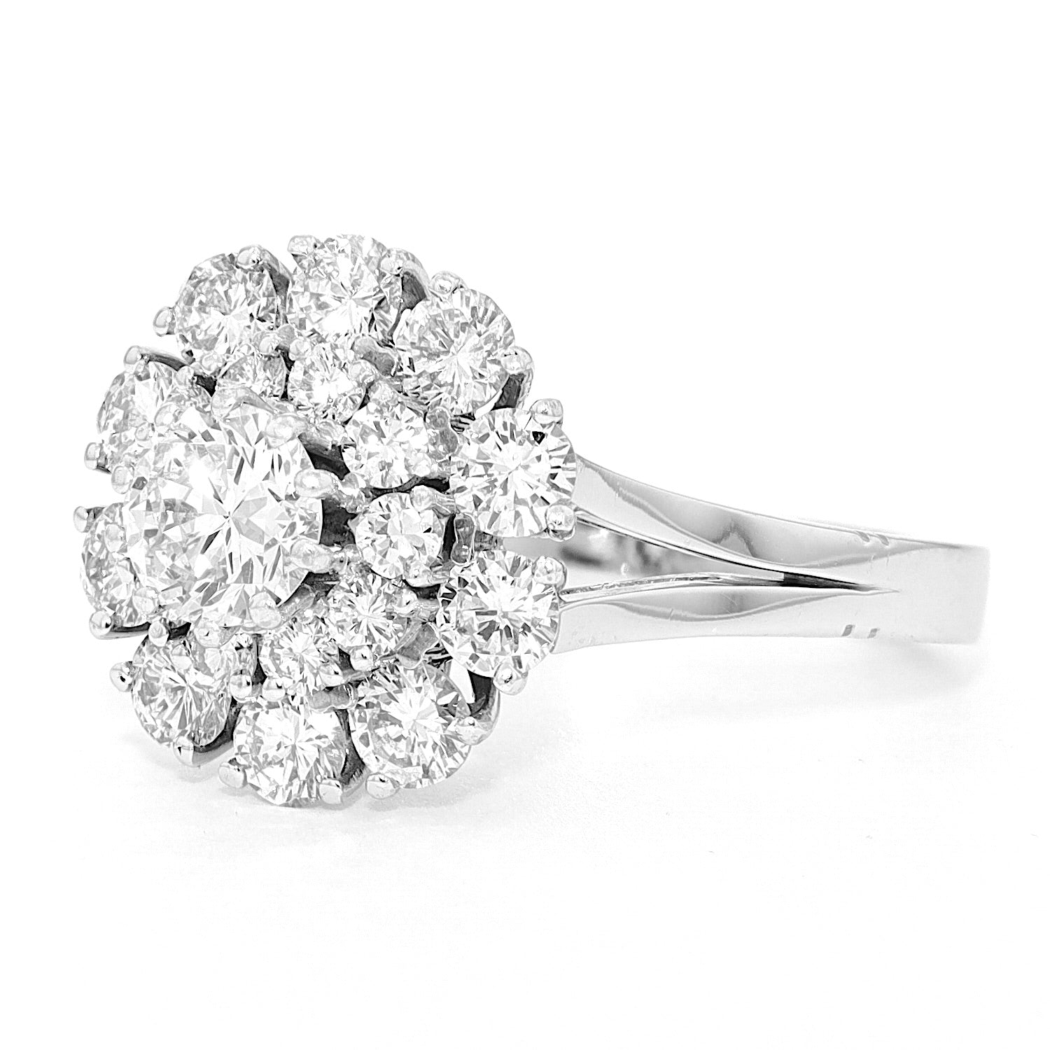 Ring in 750er Weißgold mit Brillanten, ges. ca. 2 ct, liegend links gedreht