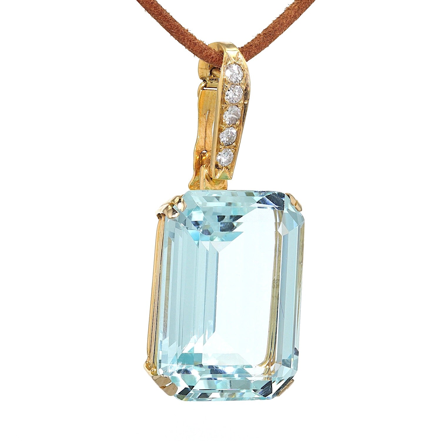 Anhänger in 750er Gelbgold mit einem Aquamarin und Brillanten, hängend rechts gedreht