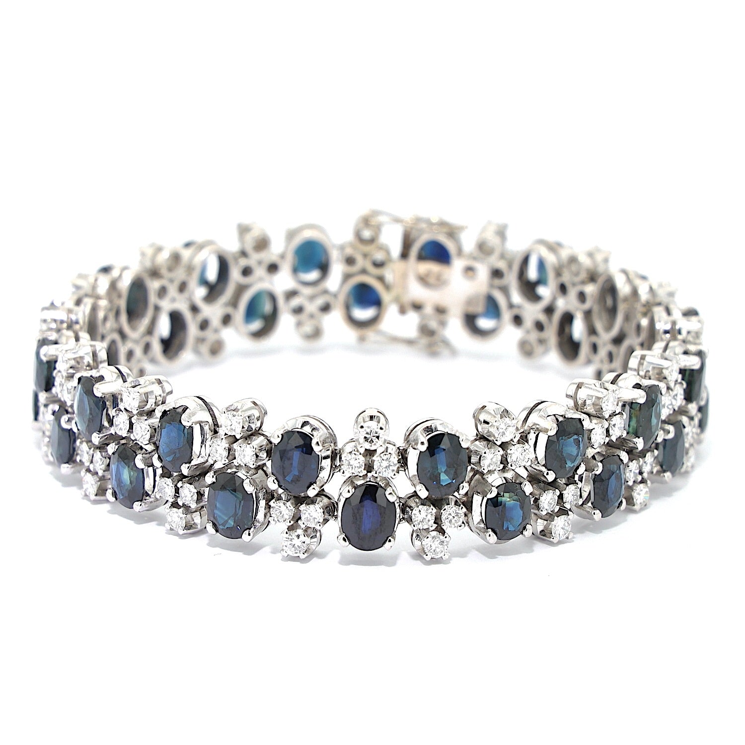 Vintage Armband in 585er Weißgold mit Brillanten und Saphiren, liegend links gedreht