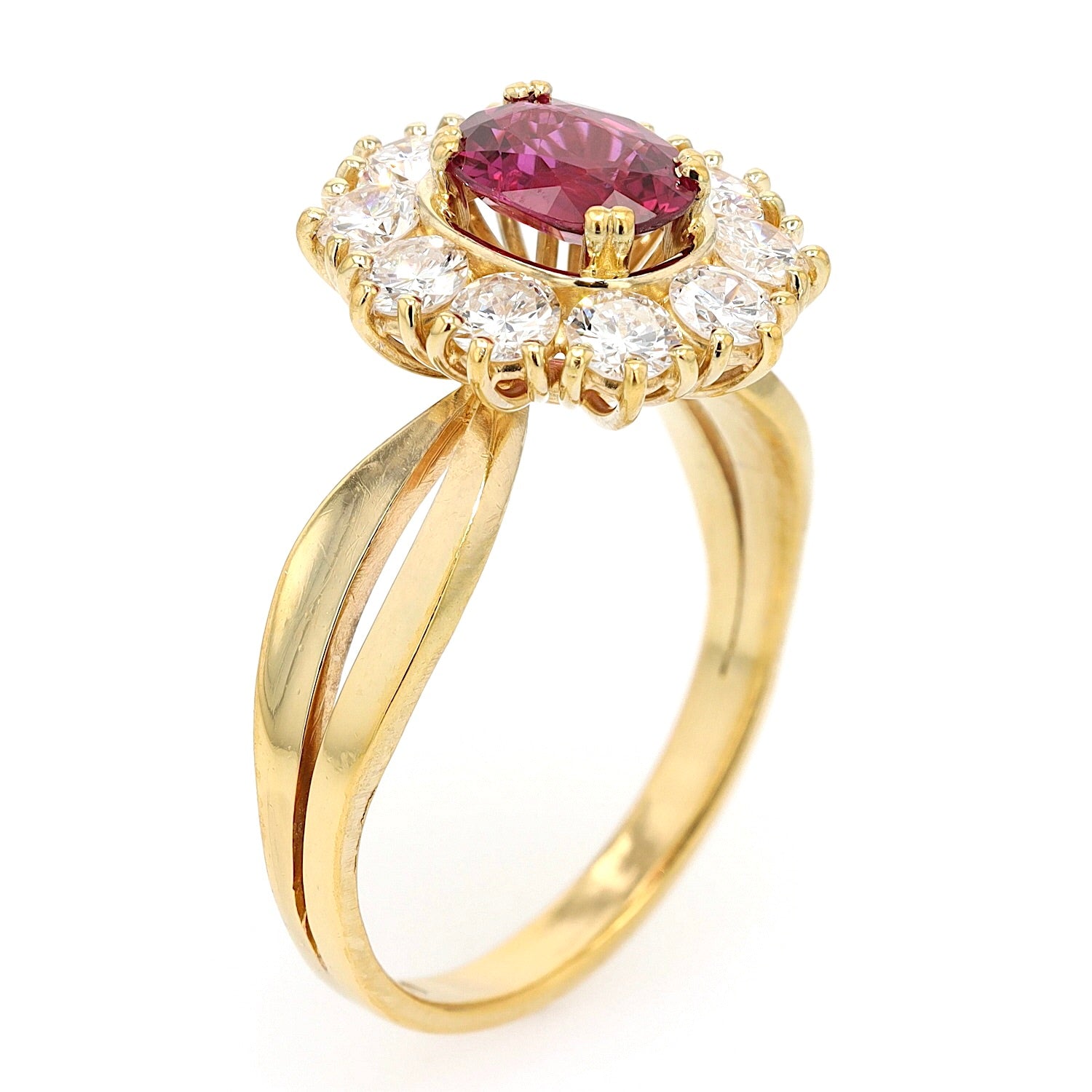 Vintage Ring in 750er Gelbgold mit einem Rubin und Brillanten, stehend