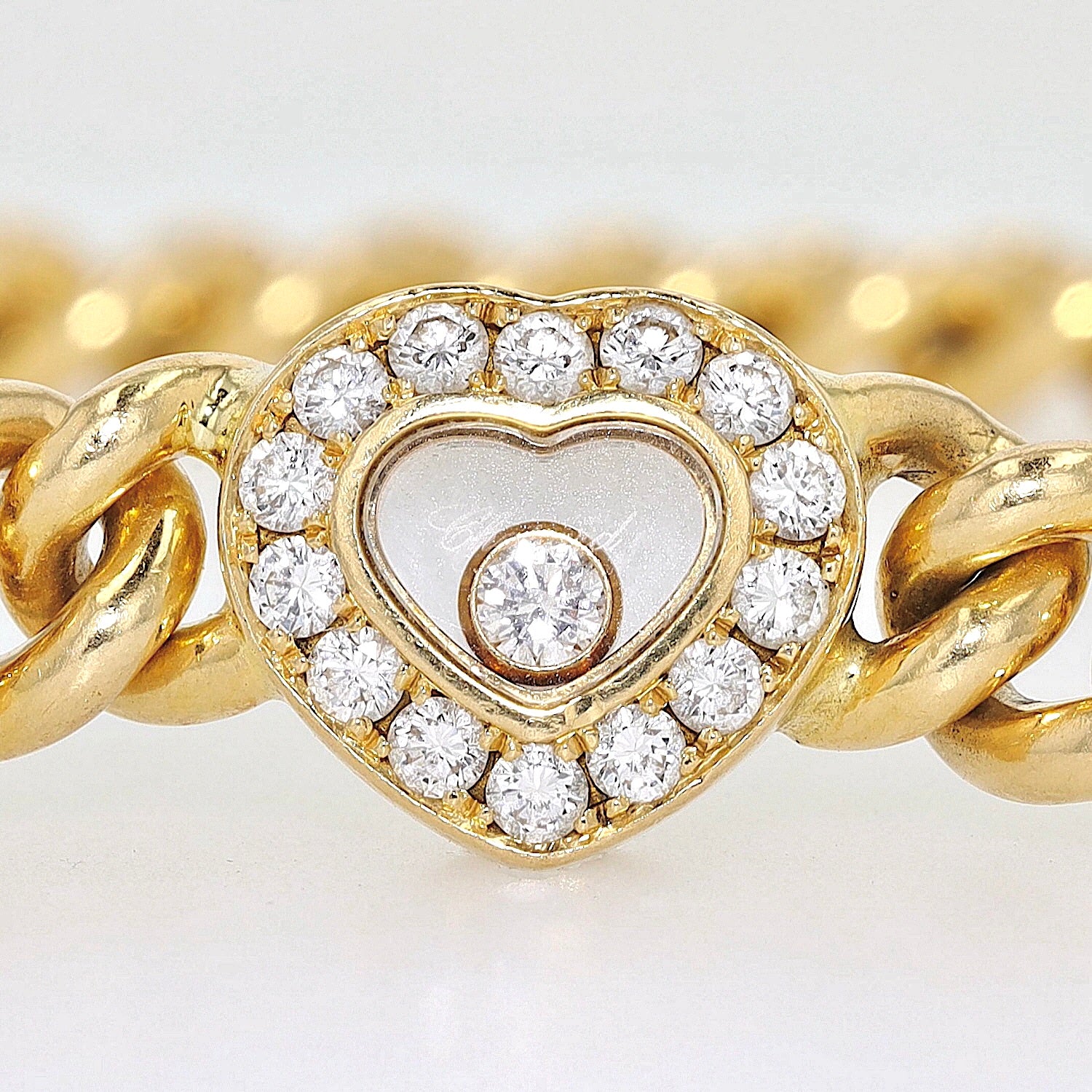 Chopard Happy Diamond Heart Panzerarmband in 750er Gelbgold, Nahaufnahme Herz