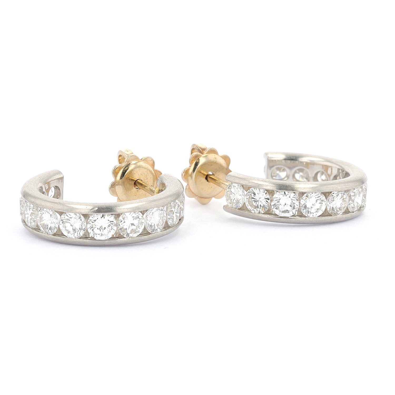1 Paar Vintage Kreolen aus 950er Platin mit gesamt ca. 3,3 ct Brillanten, liegend rechts gedreht