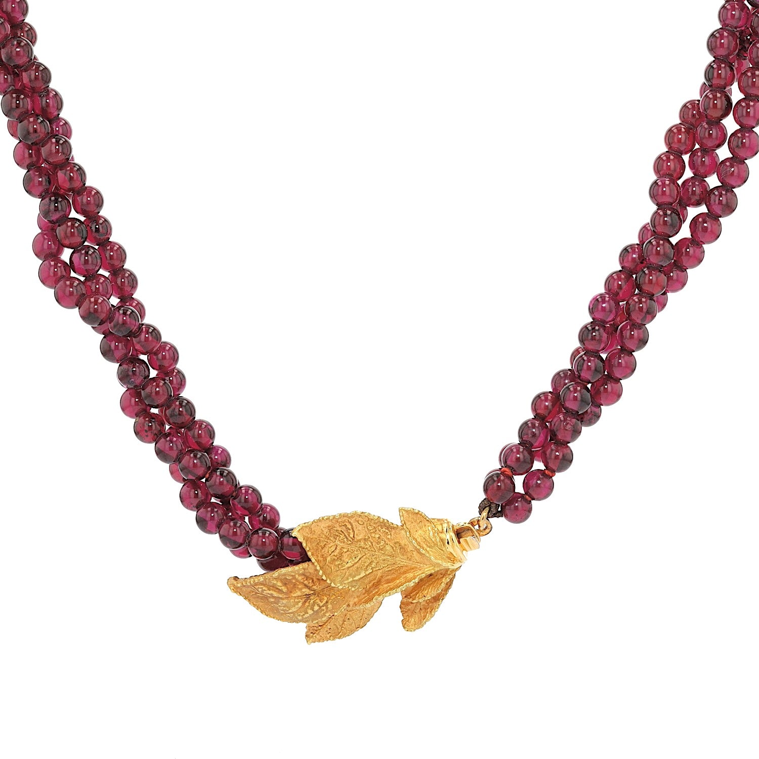 Ehinger Schwarz Collier aus Rhodolith Kugeln und einem Schloss aus 750er Gelbgold, hängend frontal