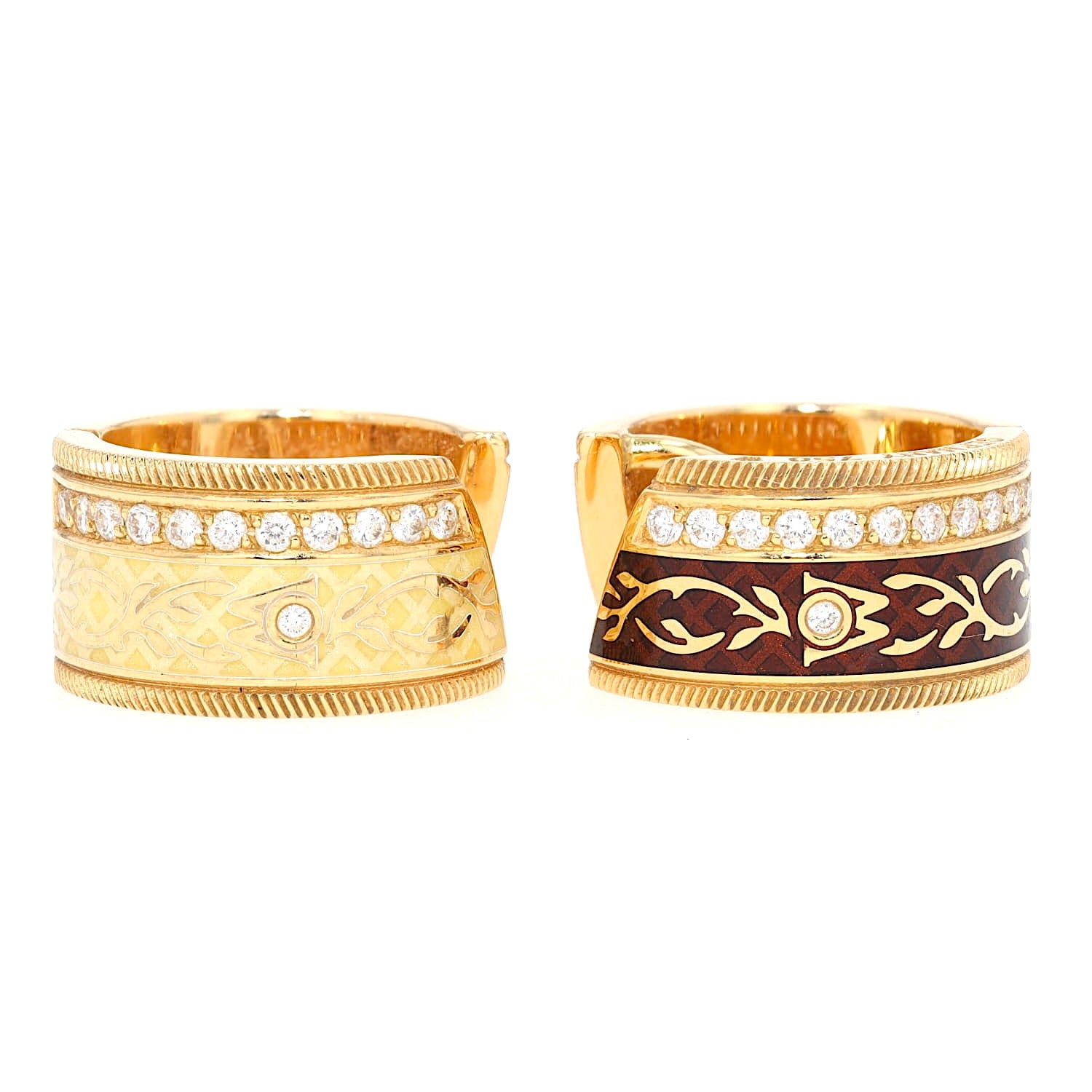 Wellendorff Kreolen “Schokotwist“ in 750er Gelbgold mit zweifarbiger Kaltemaille und Brillanten, liegend frontal