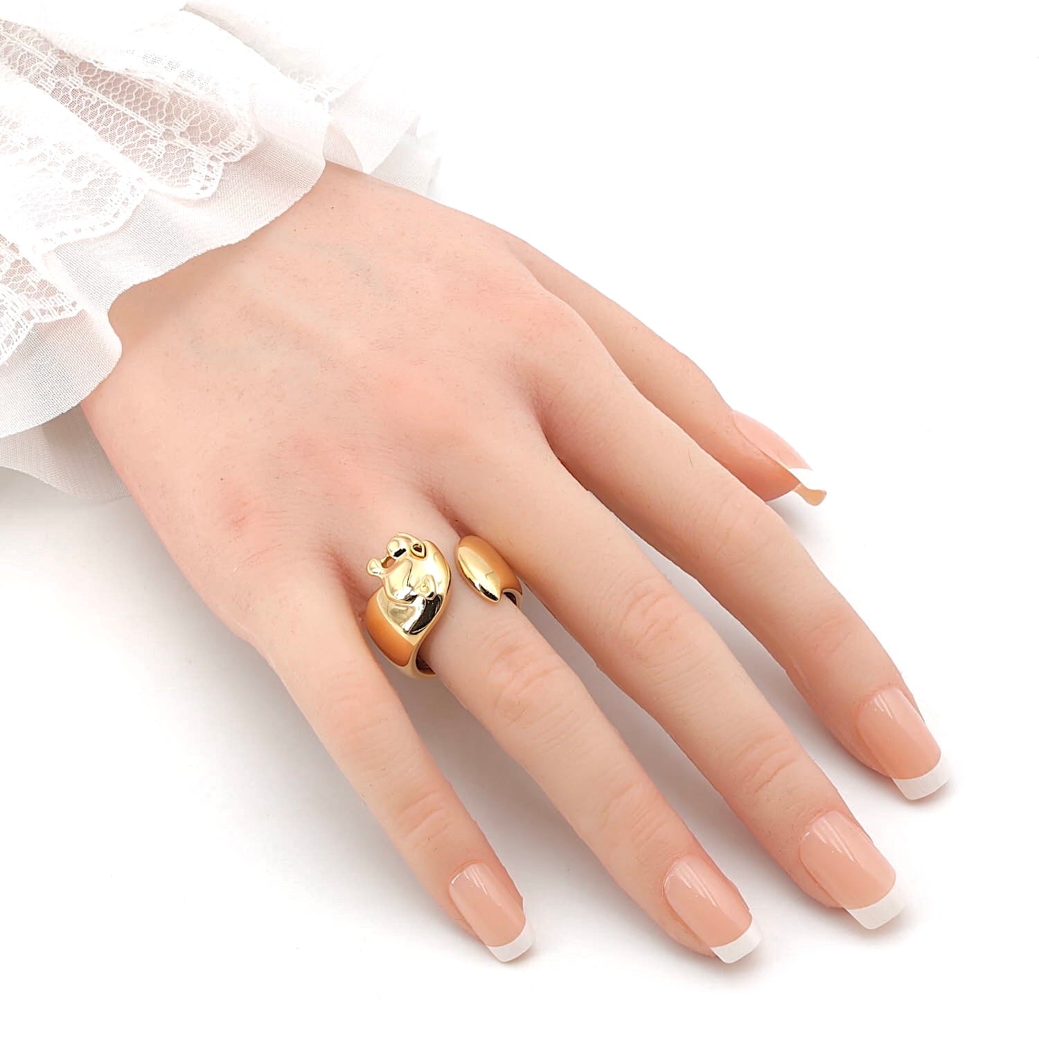 Cartier Ring Panthère in 750er Gelbold, an der Hand
