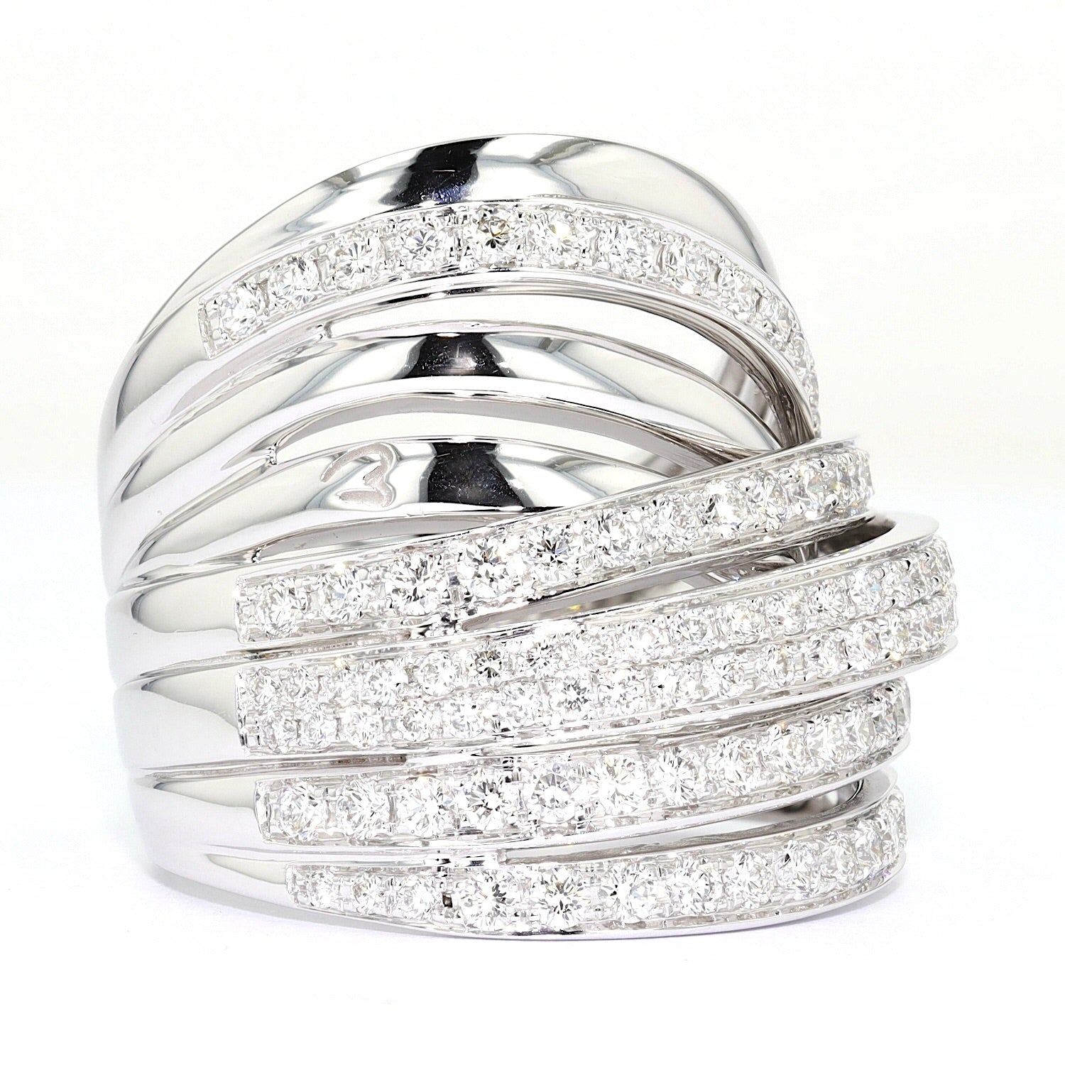 K di Kuore Cross over Ring in 750er Weißgold mit insgesamt ca. 1,15 ct Brillanten, stehend frontal leicht rechts gedreht