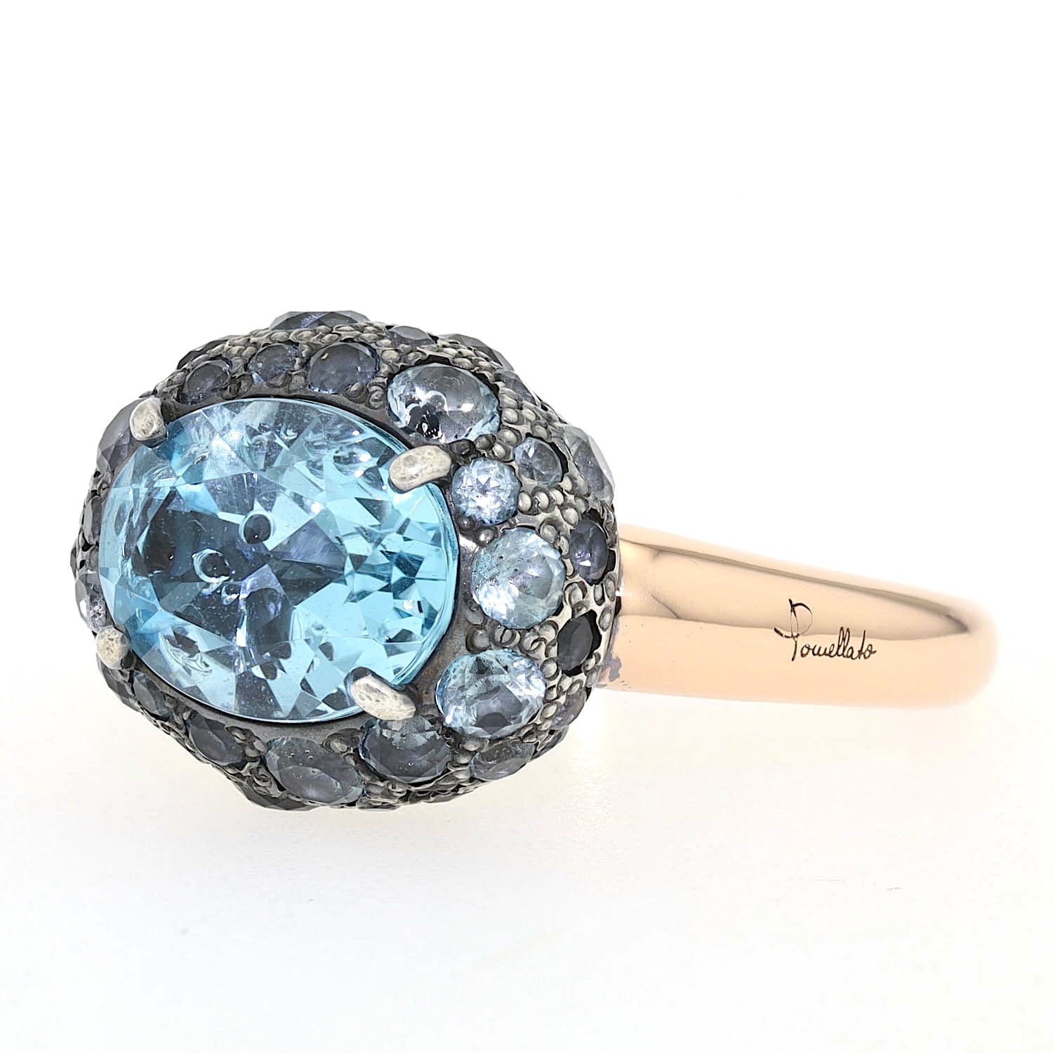 Pomellato Ring „Tabou“ in 750er Gold und 925er Silber mit blauen Topasen, liegend links gedreht