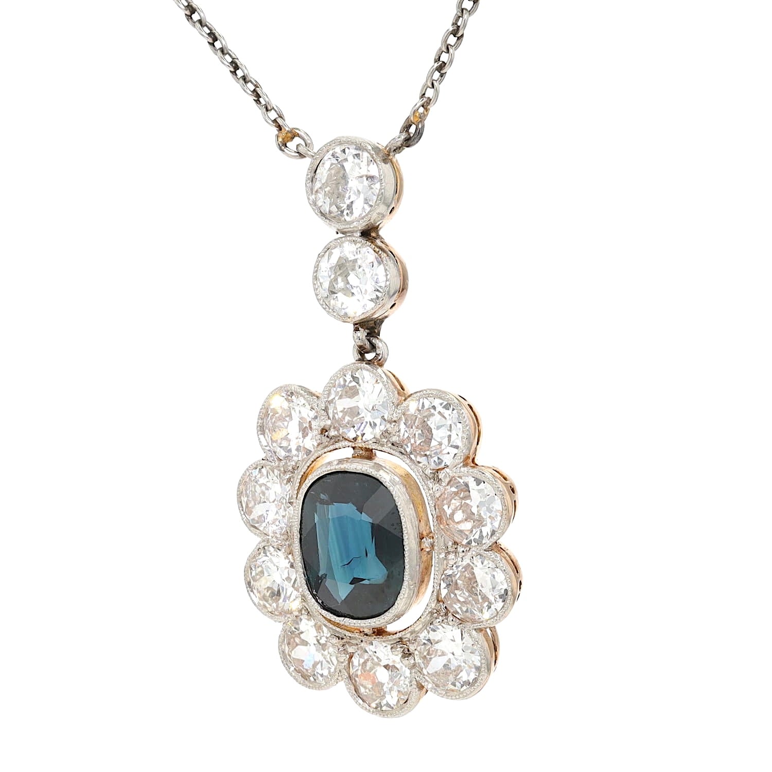Art Déco Kette aus Platin und 585er Gelbgold mit einem blauen Saphir ca. 1,4 ct und Diamanten mit ca. 2,0 ct, hängend links gedreht
