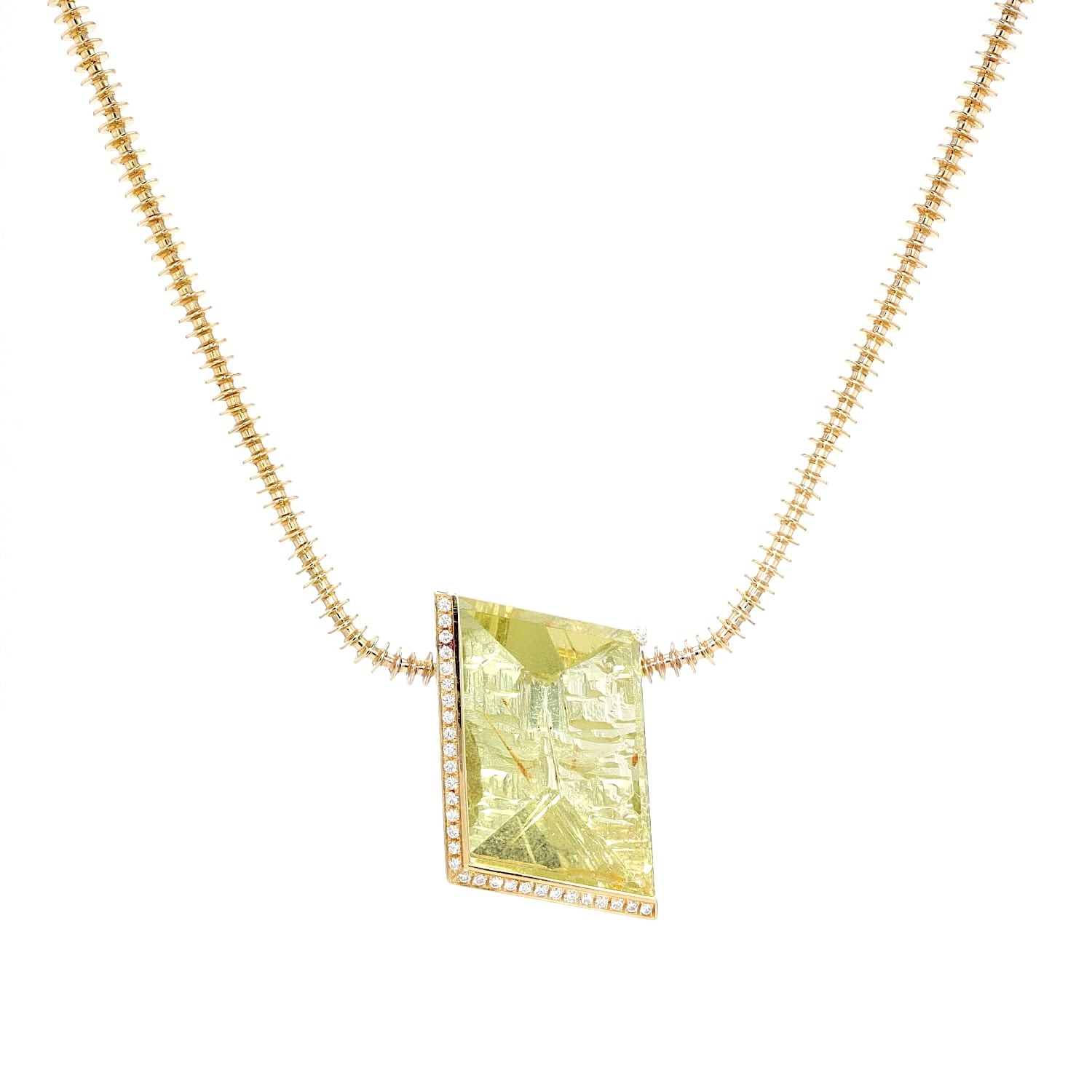 Collier in 750er Gelbgold mit einem Heliodor ca. 98 ct und Brillanten. hängend frontal