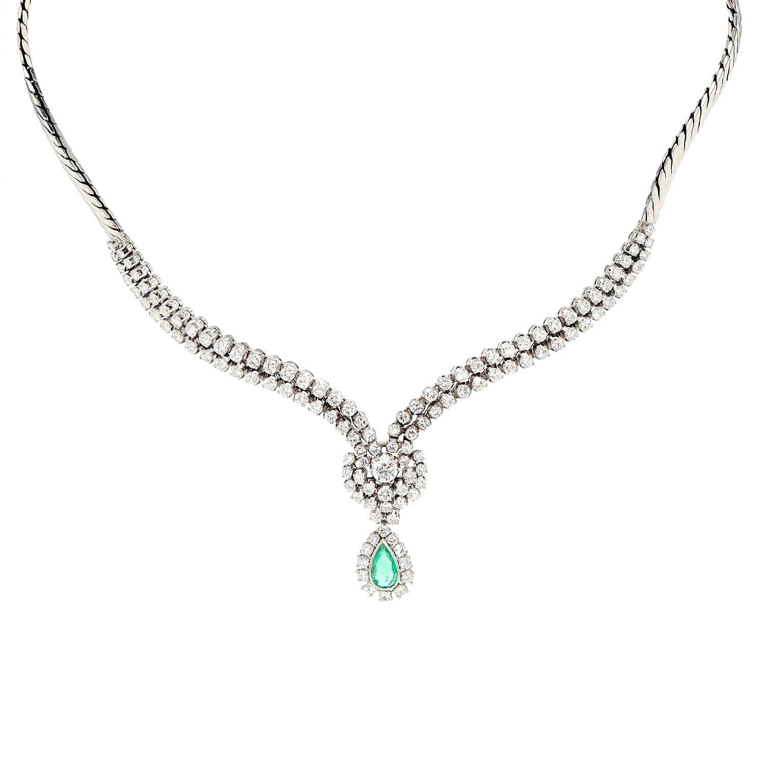 Juwelen-Collier in 750er Weißgold mit ca. 7,0 ct Brillanten und einem Smaragd, hängend frontal