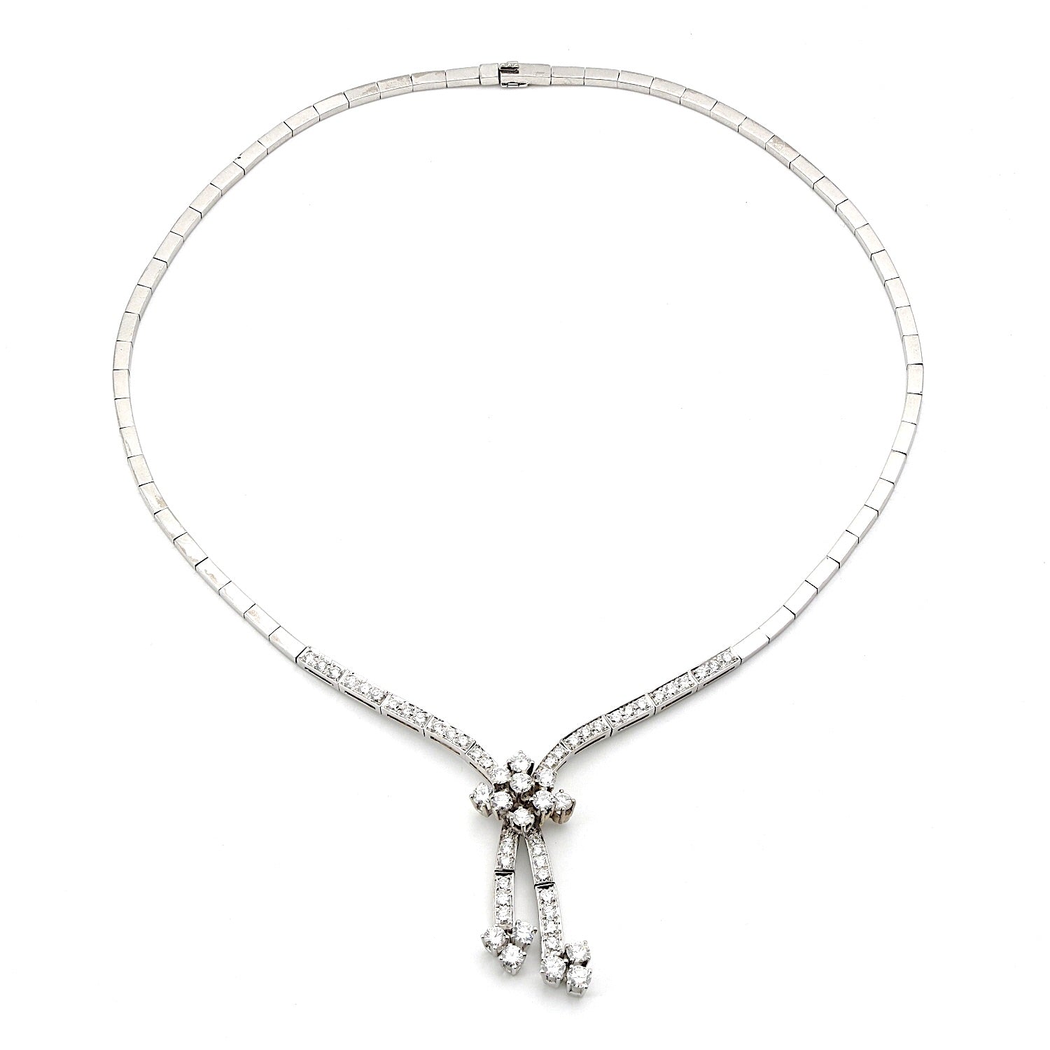 Necklace in 750 white gold with a total of approx. 3.4 ct brilliants and diamonds