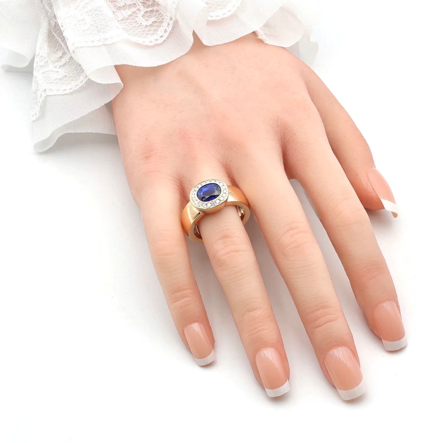 Ladies' ring by Willer in 750 rose gold with brilliants and a sapphire approx. 3.08 ct