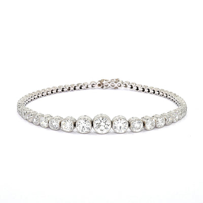 Art Deco Tennisarmband in Platin mit insgesamt ca. 5,1 ct Diamanten im Altschliff, liegend frontal