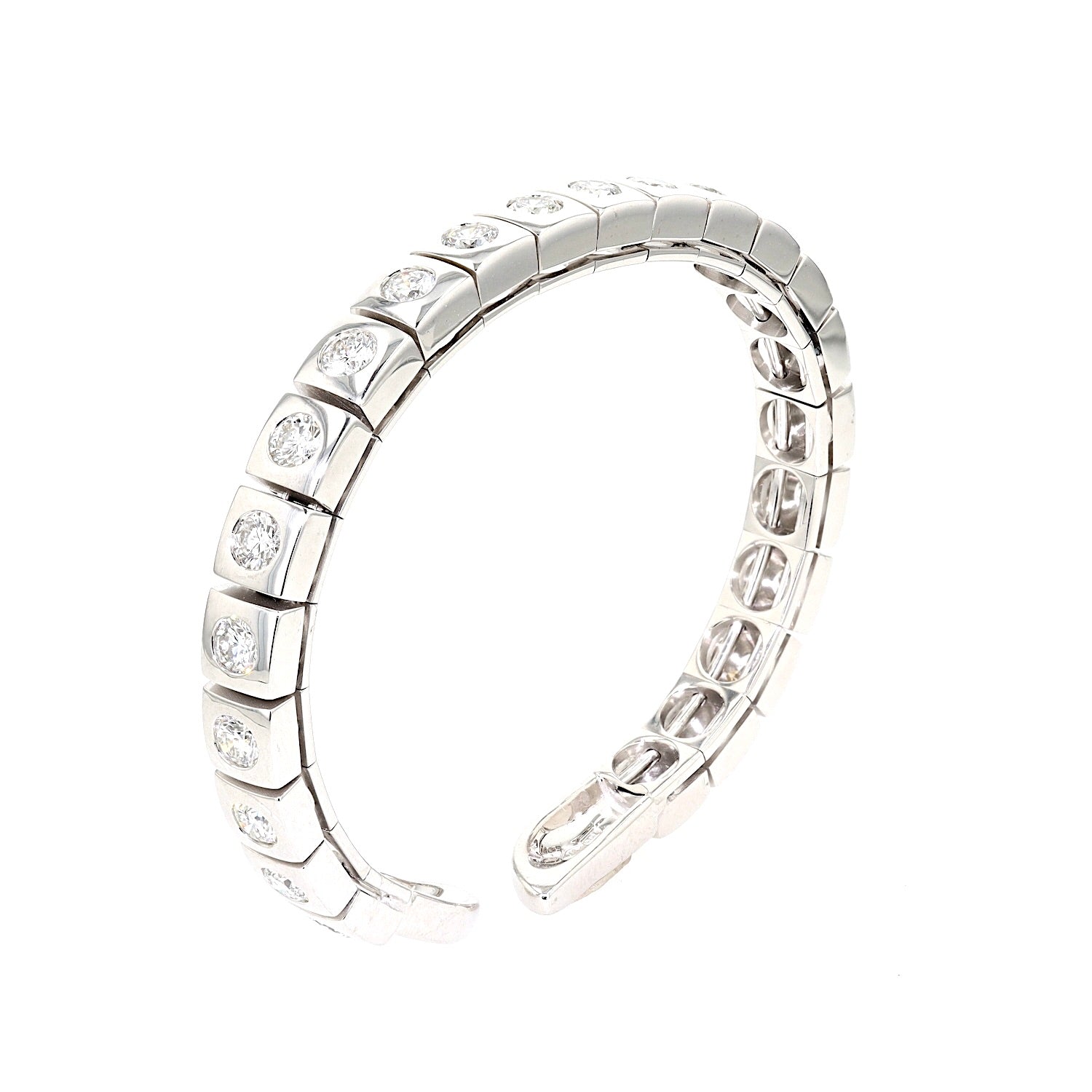 Bangle in 750 white gold with a total of approx. 4.5 ct brilliants