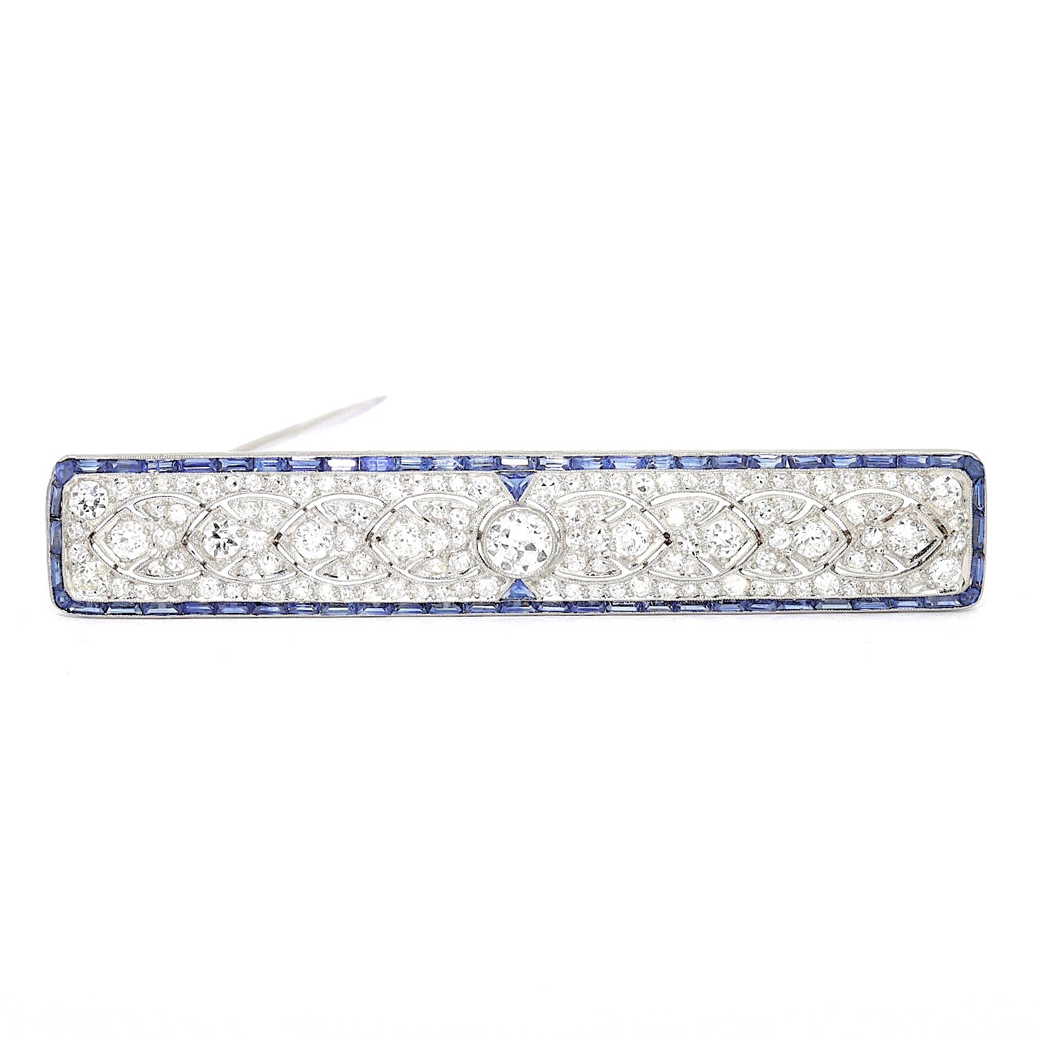 Large Art Déco brooch in 900 platinum with a total of approx. 2.7 ct diamonds and 62 sapphires