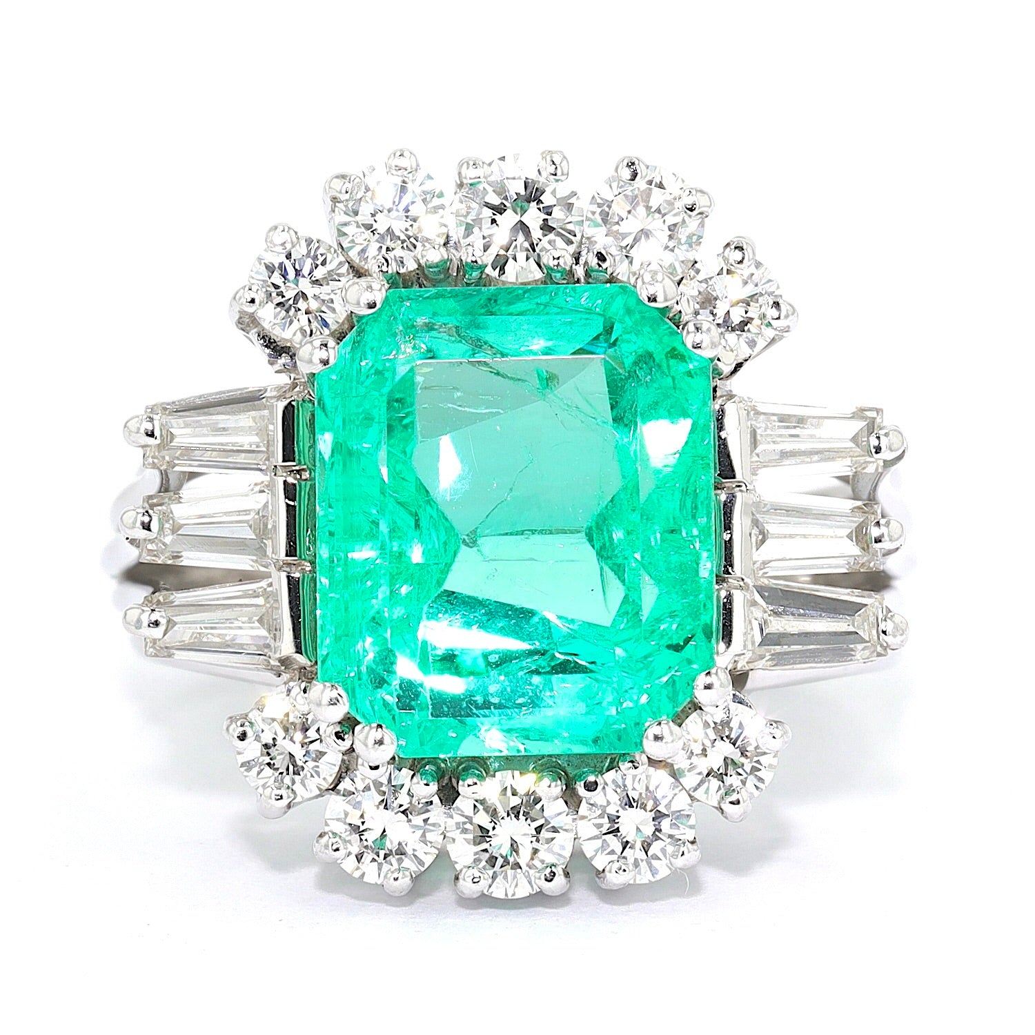 Vintage ring in platinum with a Colombian emerald approx. 5.3 ct, brilliants and diamonds