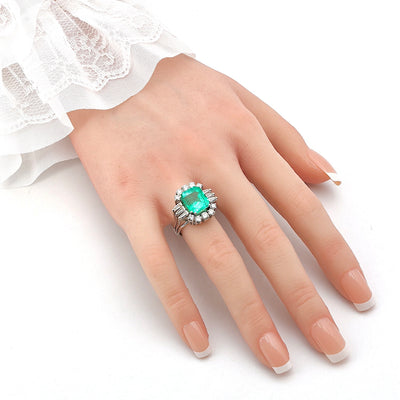 Vintage Ring in Platin mit einem kolumbianischen Smaragd ca. 5,3 ct, Brillanten und Diamanten