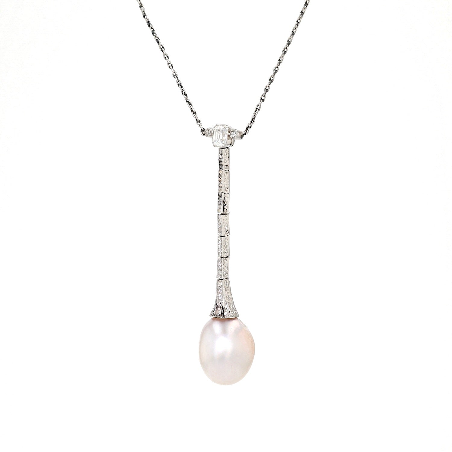 Art Deco necklace in platinum with a large natural pearl and diamonds