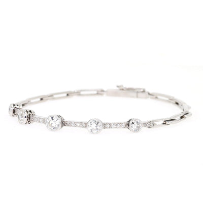 Belle Epoque Armband aus Platin mit Diamanten, liegend links gedreht