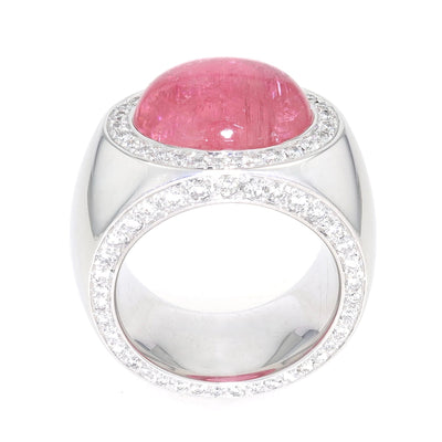 Statement Ring aus 750er Weißgold mit einem pinkfarbenen Turmalin-Cabochon und Brillanten