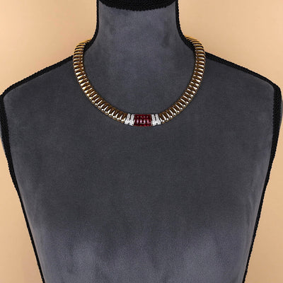Collier von Wempe in 750er Gelb- und Weißgold mit Rubinen und Brillanten, an der Büste