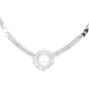 Collier in 750er Weißgold mit einer großen Zuchtperle und ingesamt ca. 4 ct Brillanten und Diamanten, hängend Nachaufnahme Mittelstück, frontal