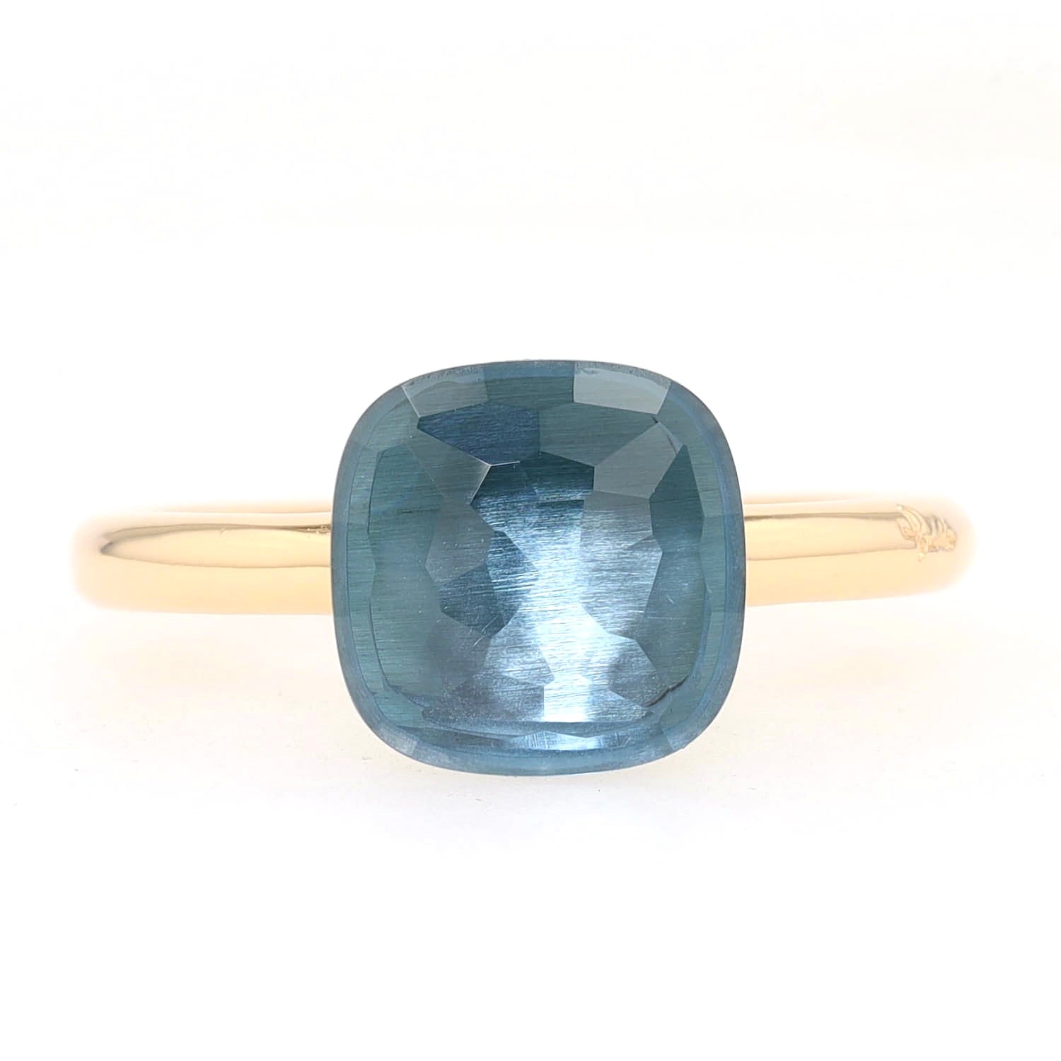 Pomellato Ring Nudo Classic in 750er Roségold mit einem Blautopas, liegend frontal