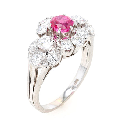 Ring in 750er Weißgold mit einem Rubin und 1,1 ct Brillanten, stehend