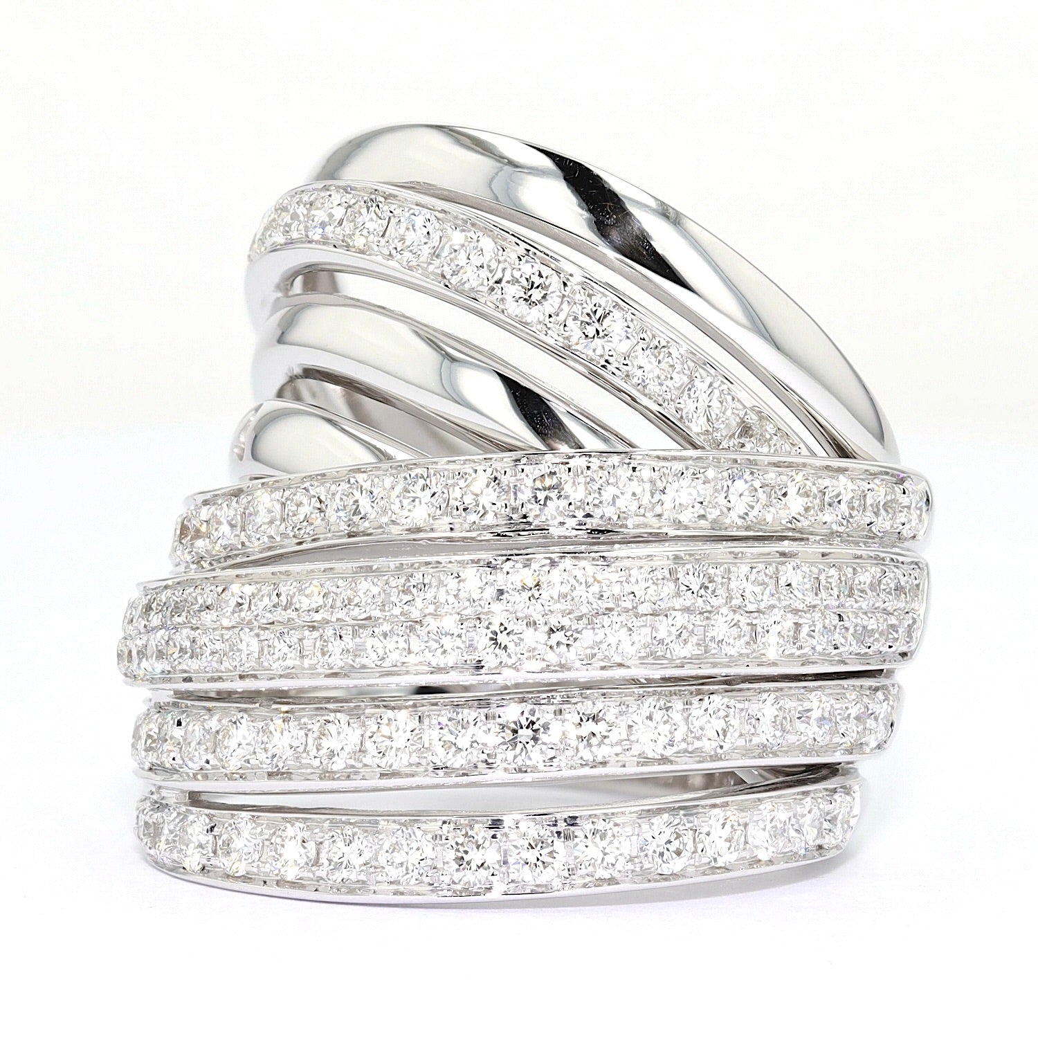 K di Kuore Cross over Ring in 750er Weißgold mit insgesamt ca. 1,15 ct Brillanten, stehend frontal leicht links gedreht