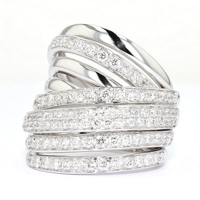 K di Kuore Cross over Ring in 750er Weißgold mit insgesamt ca. 1,15 ct Brillanten, stehend frontal leicht links gedreht