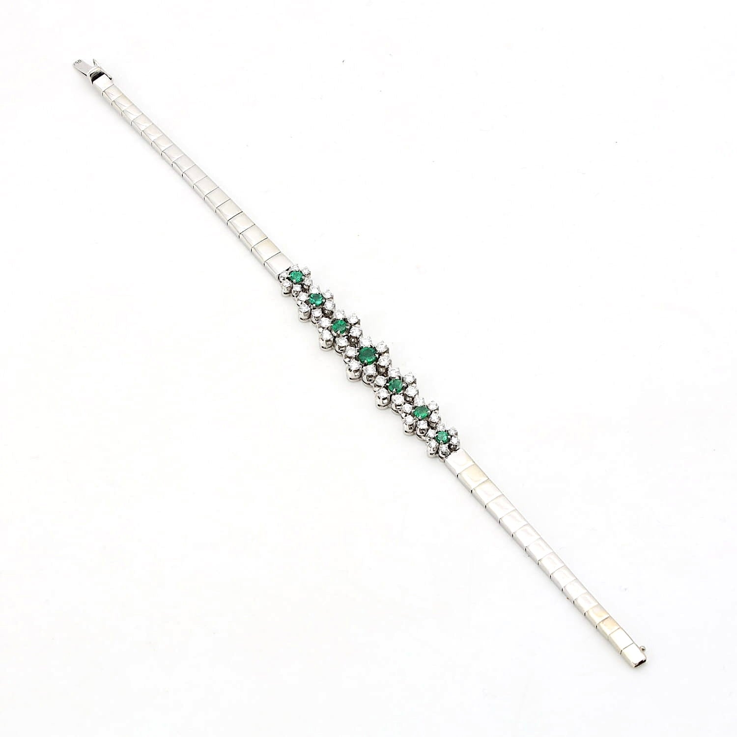 Armband in 750er Weißgold mit Diamanten, Brillanten und Smaragden, längs liegend